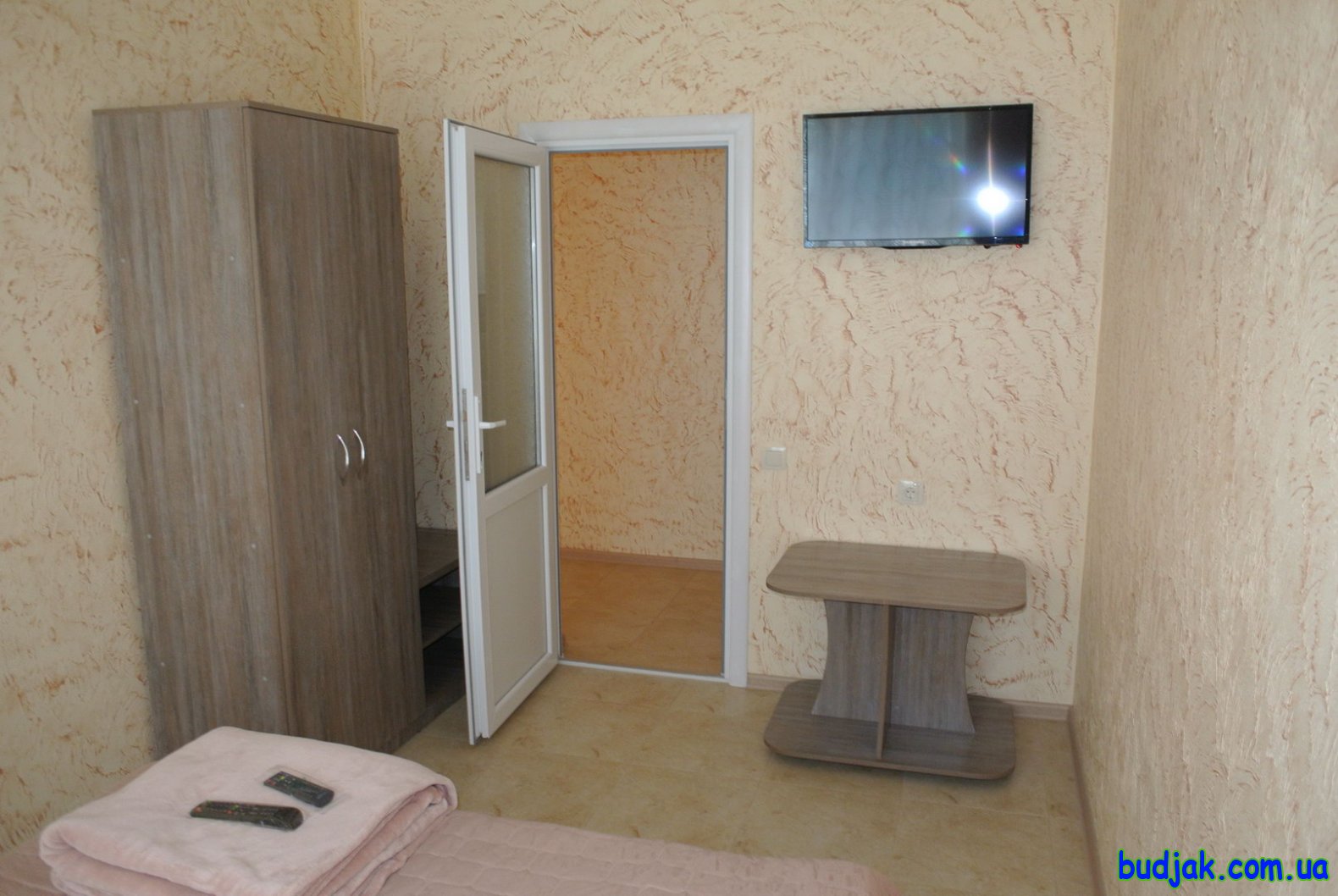 4-х местный 2-х комнатный номер. База отдыха «Плай». Курорт Рассейка. Фото № 0532. 2017 год